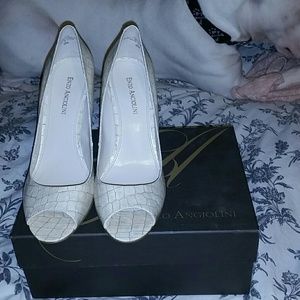 NWT, "Eamaylie" natural cream peep toe heels