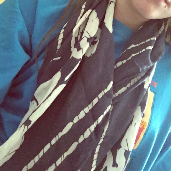 Hollister scarf