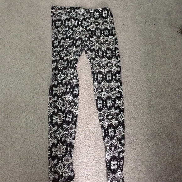 PacSun black and white printed leggings