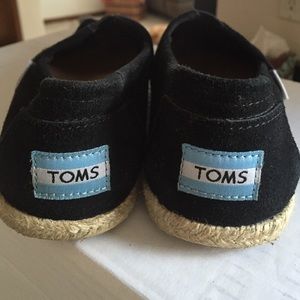 Barely worn Toms size 6W