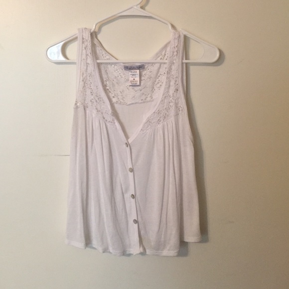 flowy white tank🌸