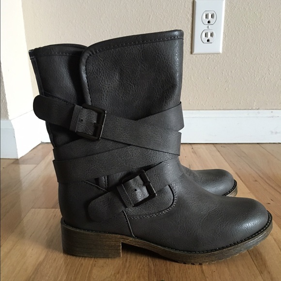 Charcoal gray ankle boots, size 6