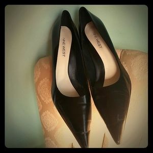 Nine west black leather pumps