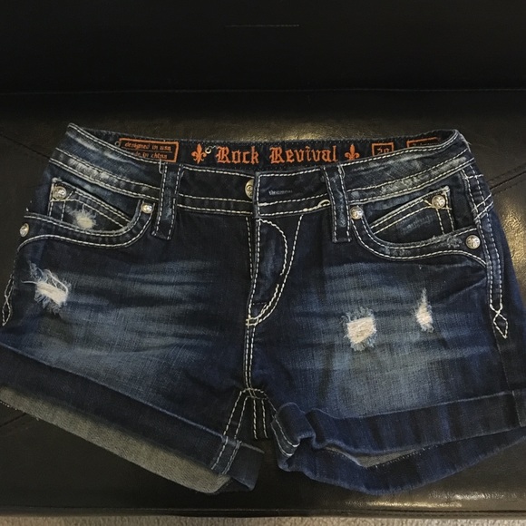 ⚜Size 29 Rock Revival shorts⚜
