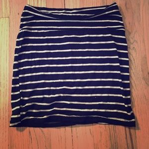 B&W striped skirt (short)
