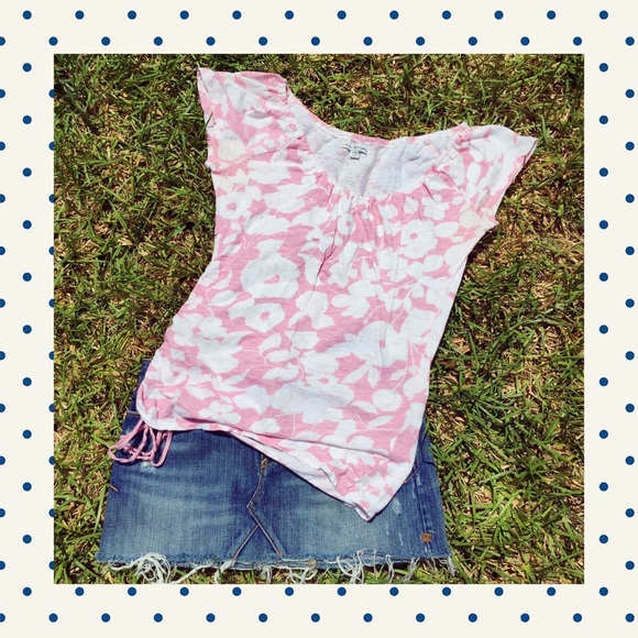American Eagle pink floral top