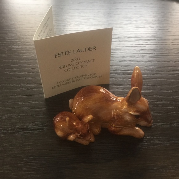 Estée Lauder Pleasures Cuddly Bunnies Compact - Picture 1 of 4