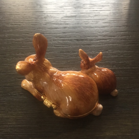 Estée Lauder Pleasures Cuddly Bunnies Compact - Picture 3 of 4