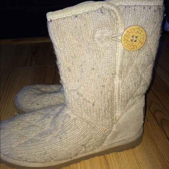 ❄️ UGG CREAM LATTICE BOOTS ❄️