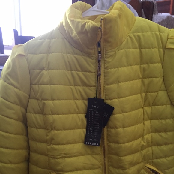 NWT- yellow puffer jacket- classic fashion