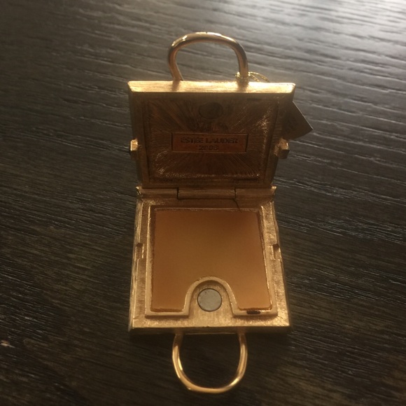 Estée Beautiful Saks Fifth Avenue Shopper Compact - Picture 2 of 2