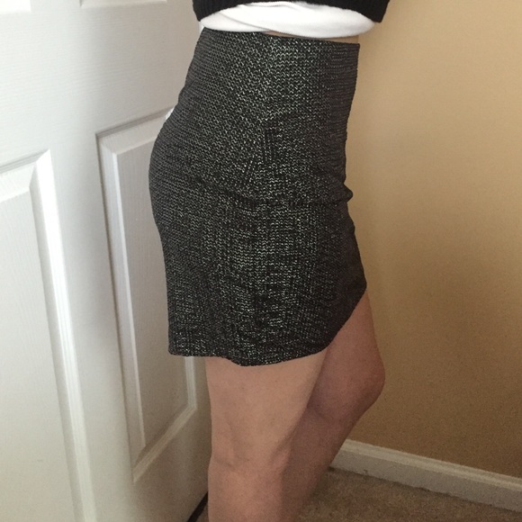 BCBG mini skirt - Picture 3 of 4