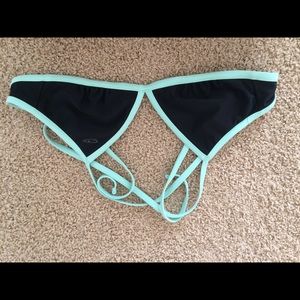 sport cross bikini top