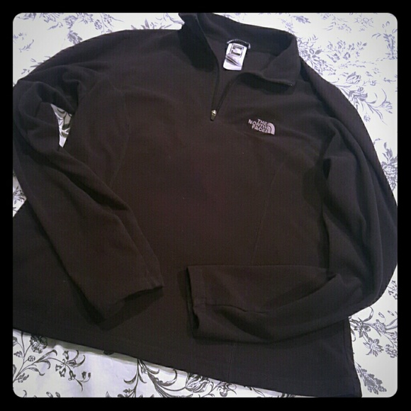 The north face black pullover.