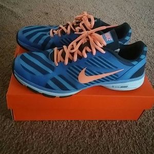 Nike dual fusion running shoes