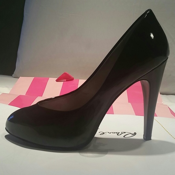 Stunning BCBG Paris black heels