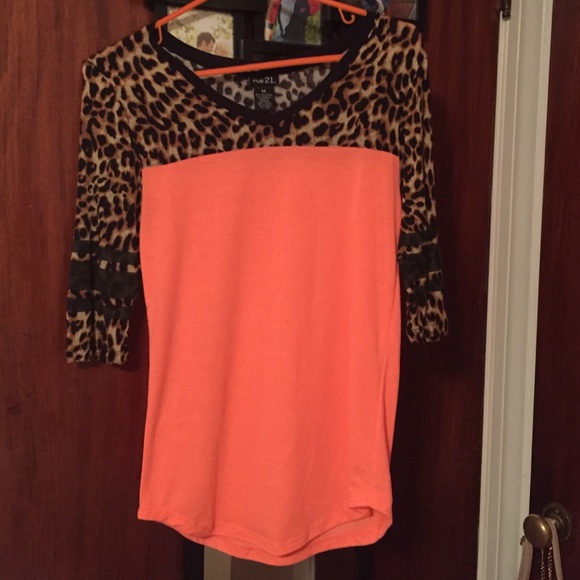 Leopard and hot pink shirt 💖