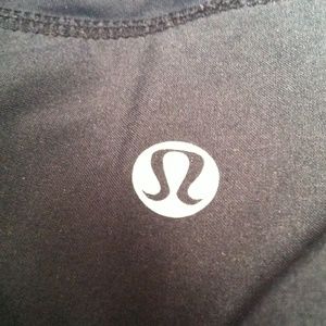 Lululemon skirt! Black with no pilling. Size 4(: