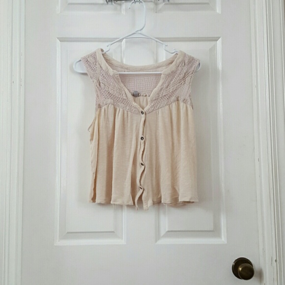 Tank top with buttons
