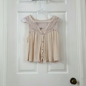 Tank top with buttons