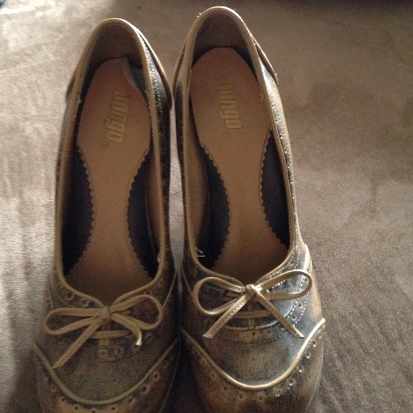 Super sexy brown heels with bow. 😍💋👠