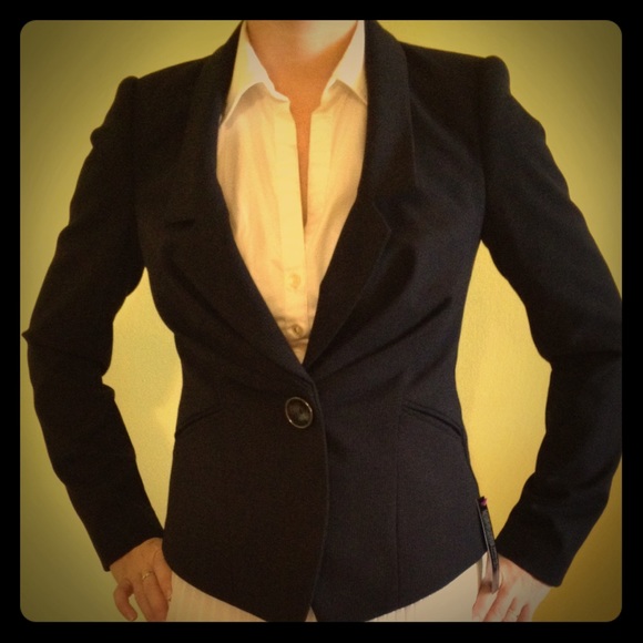 Unique one button blazer - Picture 2 of 4