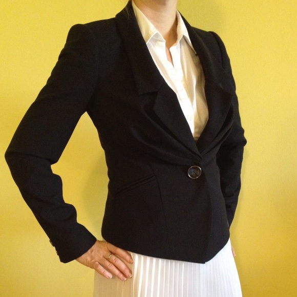 Unique one button blazer - Picture 3 of 4