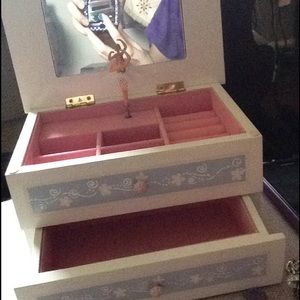 Cute kitty cat jewelry box with musical ballerina