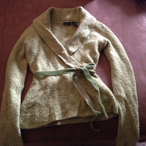 Green VS sweater. 😍💋