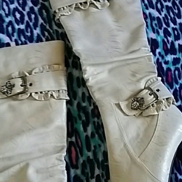 Boots - Picture 2 of 4