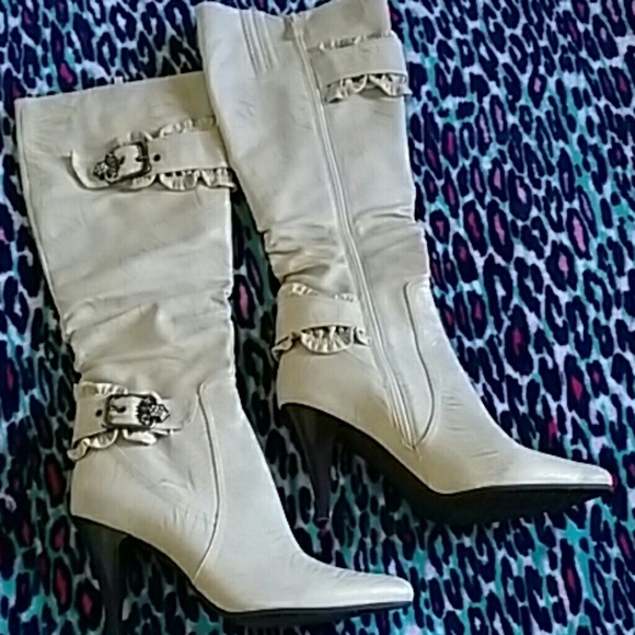 Boots - Picture 3 of 4