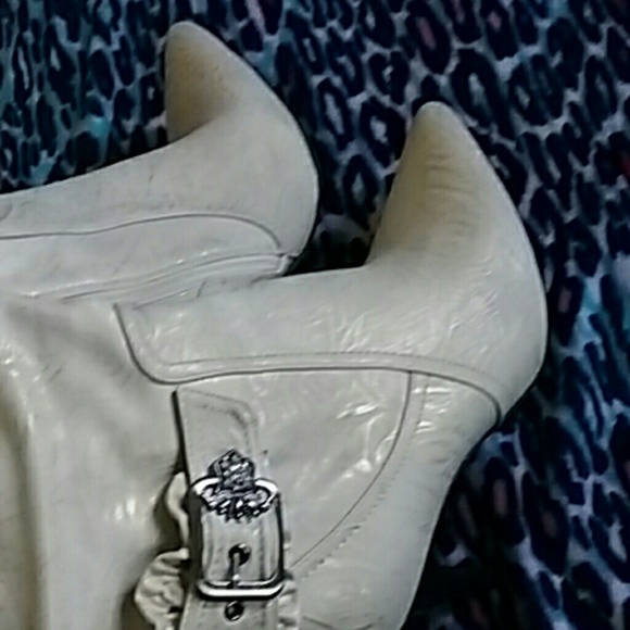 Boots - Picture 4 of 4