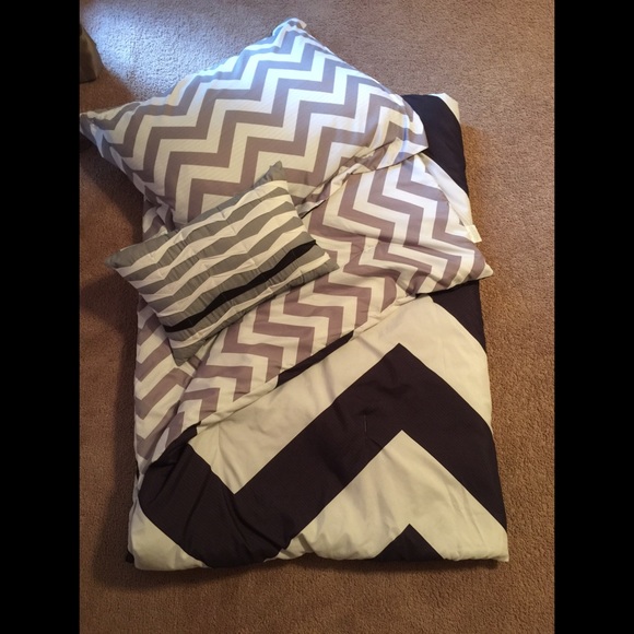 Black and grey twin size comforter