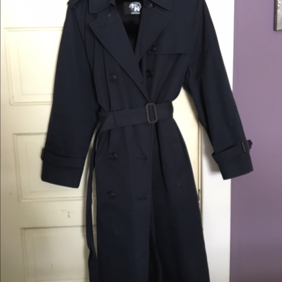 Former flight attendant WARM trench coat, navy