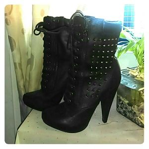 ?? Sexy laced up booties ??