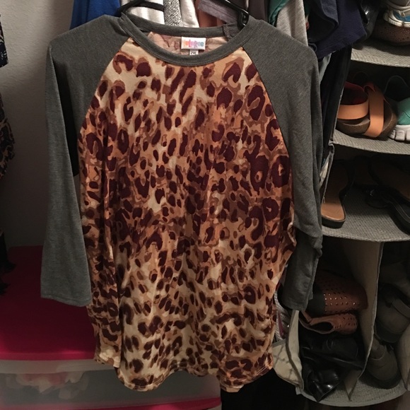 Lularoe randy Tee
