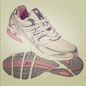 New balance white/pink/gray running shoes