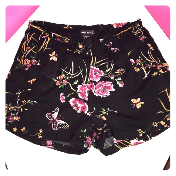 Floral patterned shorts - Picture 1 of 2