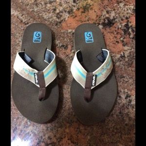 Teva "Mush" flip flops in Blue and tan size6