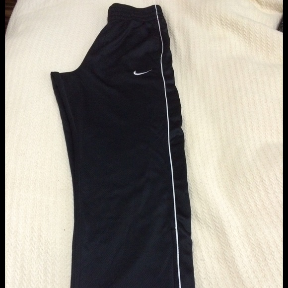 Black men's Nike sweatpants