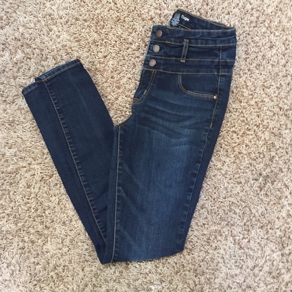 High waisted jeans
