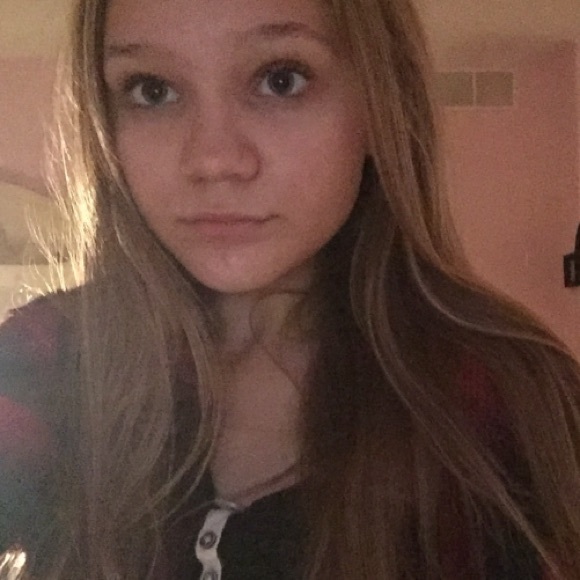 Meet your Posher, Liz - Picture 2 of 2