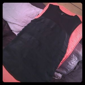 Sz M Ann Taylor Sleeveless Ruffled top w/ side zip