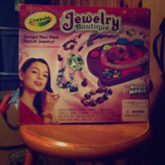 FLASH SALE!!! Brand New Crayola Jewelry Boutique!! - Picture 1 of 4