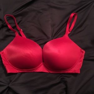 Red VIctoria's Secret Biofit bra