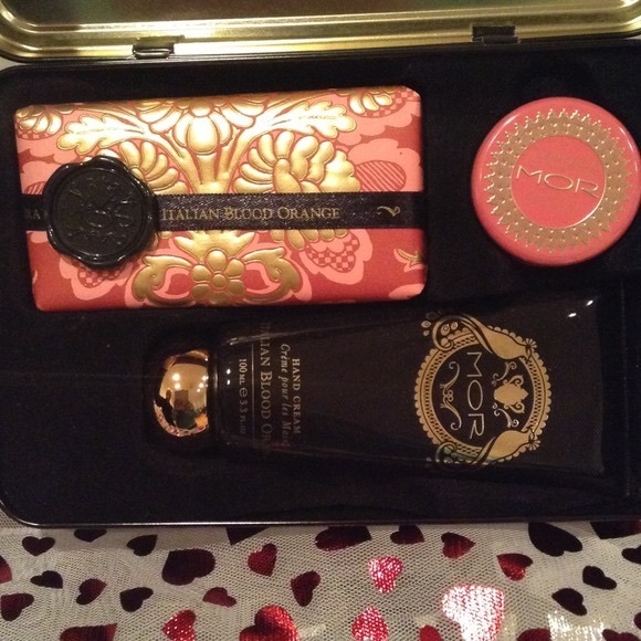 ♥️ NWOT Queen of Hearts Gift Pack - Picture 2 of 4
