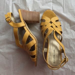 Bandolino gold cut out design heel