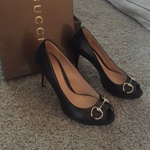 Gucci heels size 37.5 black with silver bit