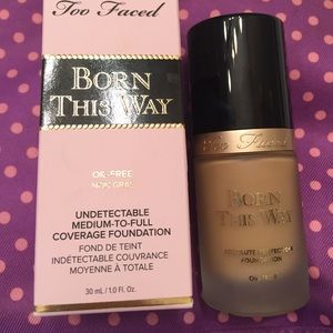 Too faced, born this way foundation 🌸