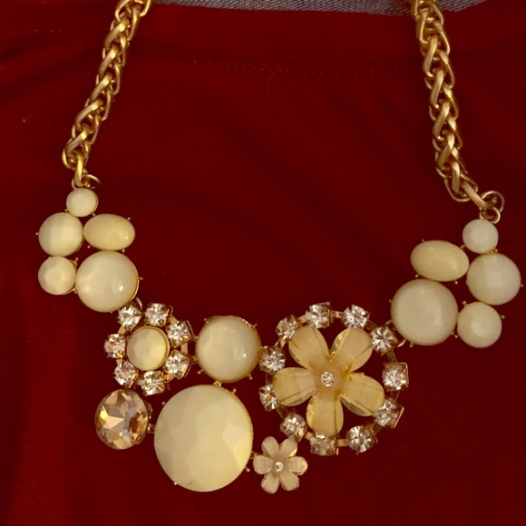 Francesca's ivory statement necklace